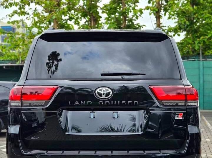 TOYOTA LAND CRUISER GR-S